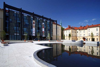 O Museu da Cidade de Ljubljana. Em vídeo